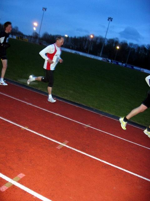Mein krfigster Verfolger heute, Urban Rombach. Der Schuh unten rechts gehrt mir... ;)