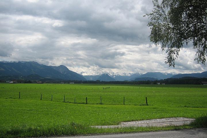 irgendwo da hinten gehts nachher drber