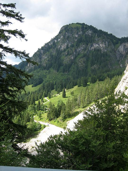Das Hochjoch ist schon fast bezwungen. Zwischenstation mit sch�ner Aussicht